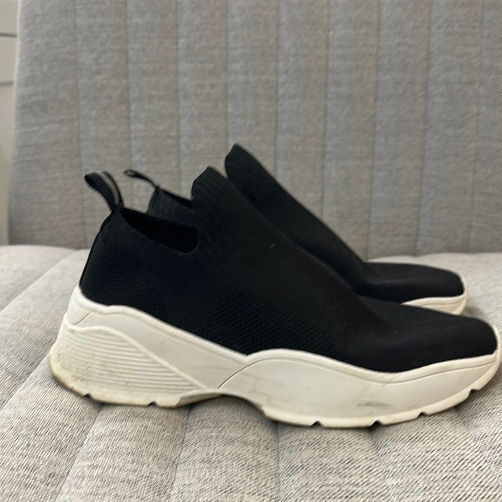 SLIP ON SNEAKER